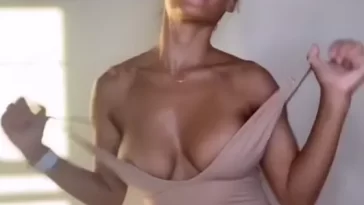 Big Boobs TikTok Girl Gets Naked In Front Of The Mirror