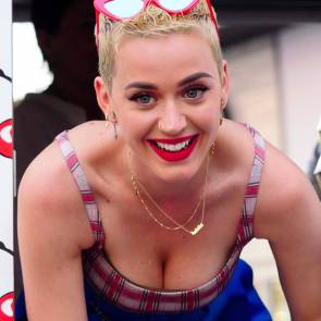 01 Katy Perry Cleavage