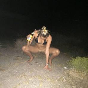 Miley Cyrus pissing