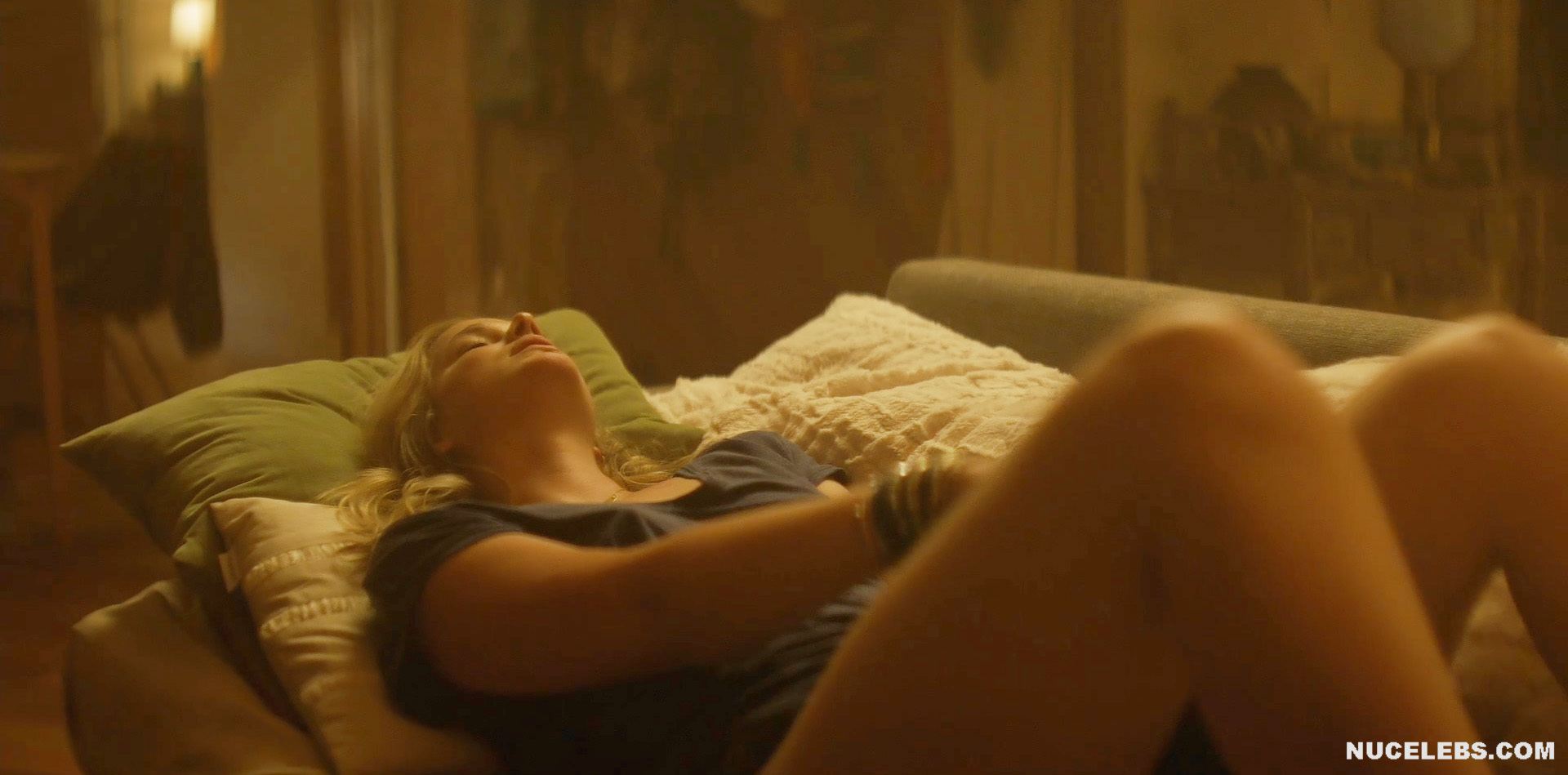 Leaked Elizabeth Lail Nude And Hot Sex in You 8. 1637205466 934 5. 