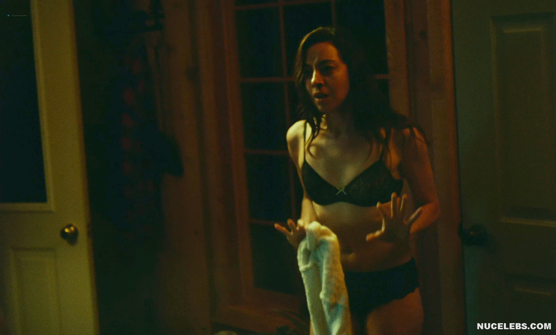Did you know that American actress Aubrey Plaza flashed her nude pussy in t...