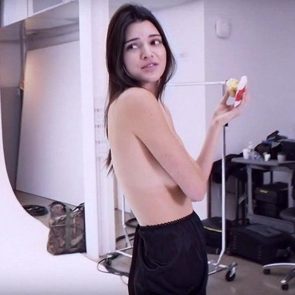 24 Kendall Jenner Topless Tits Boobs