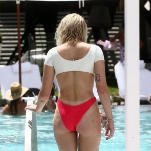 27 Sophie Turner Sexy Hot Bikini