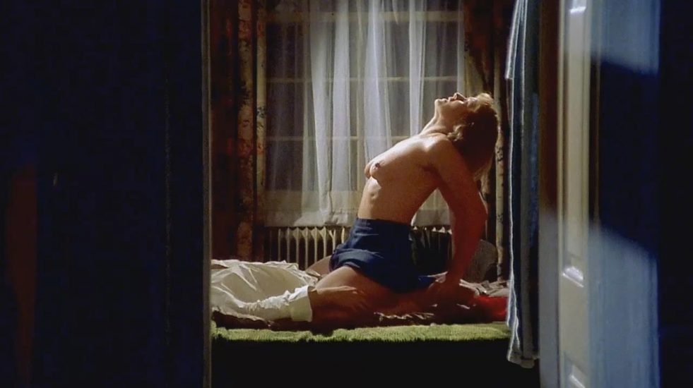 Kate Winslet Iris sex scene 1