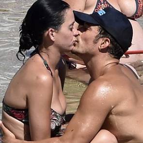 Katy Perry And Orlando Bloom Kissing