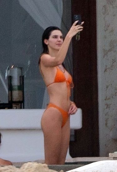 Kendall Jenner nude naked sexy topless hot bikini24