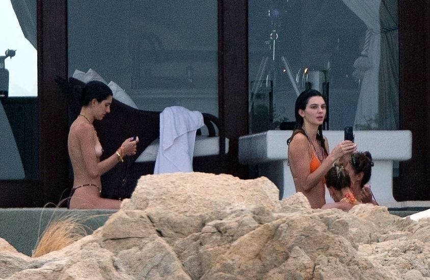 Kendall Jenner nude naked sexy topless hot bikini3 1