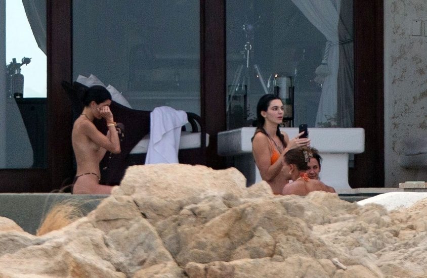 Kendall Jenner nude naked sexy topless hot bikini4 1