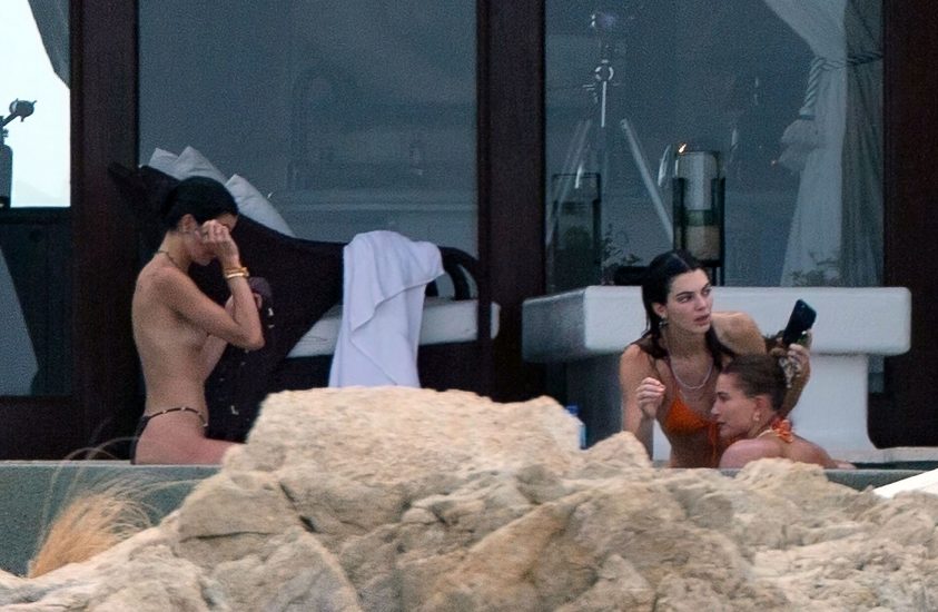 Kendall Jenner nude naked sexy topless hot bikini5 1