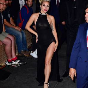 Lady Gaga Showing Her Leg