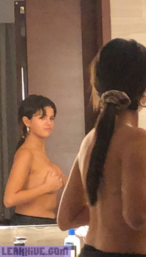 Nude selena gomes Selena Gomez