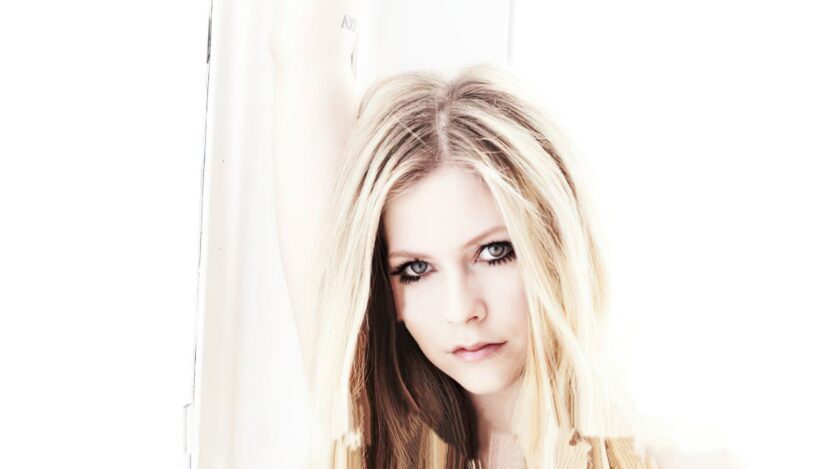 Outdoors hard nipples leaked lavigne paparazzi shots avril Avril Lavigne