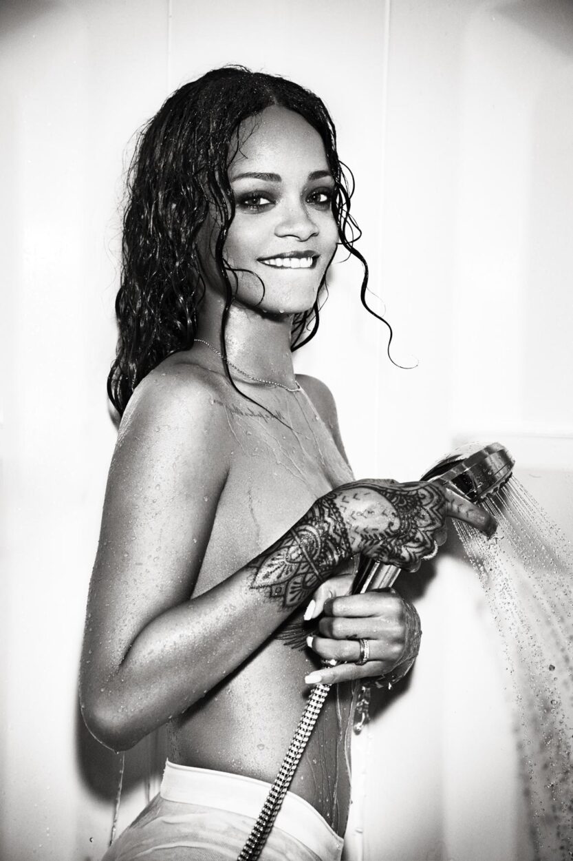 Rihanna Topless Nude Photoshoot Set Leaked