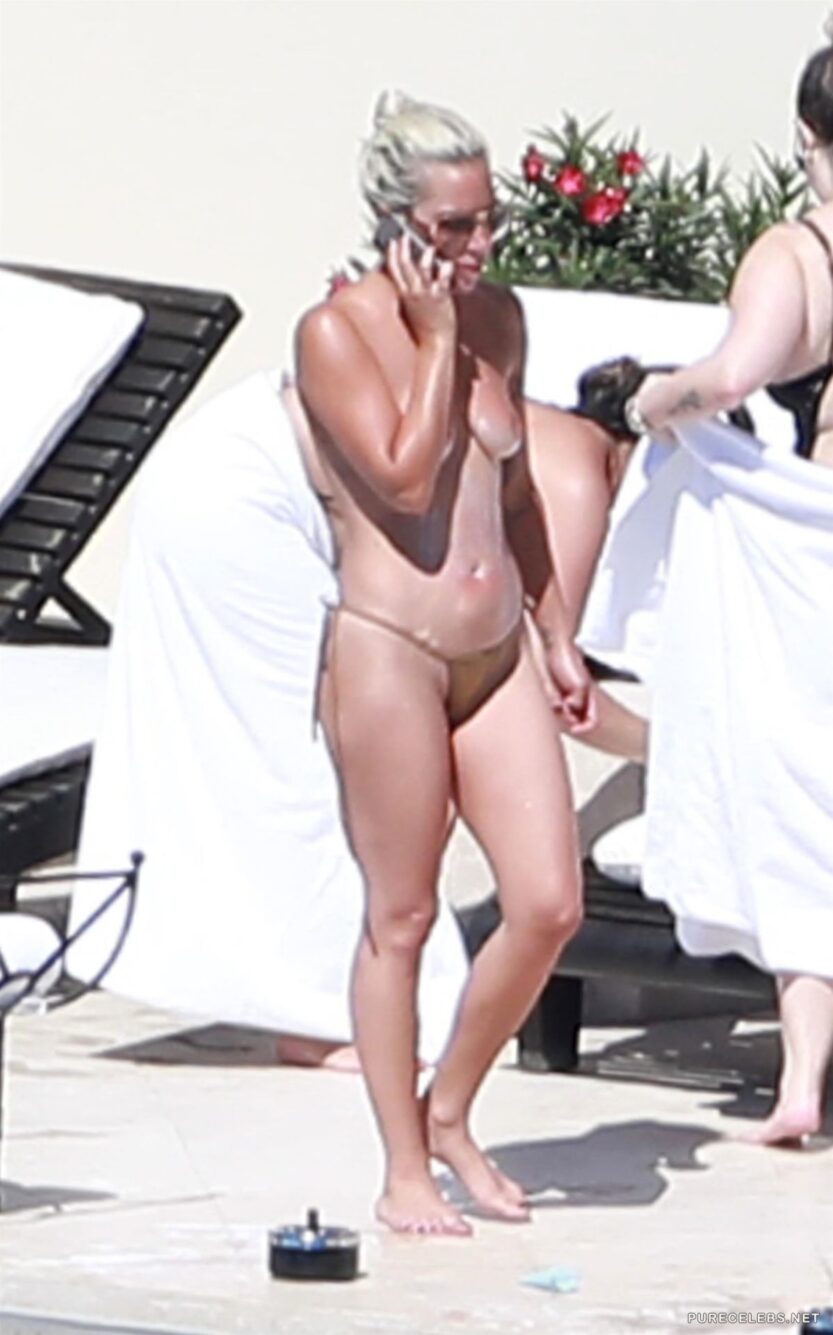 Caught gaga topless lady near the pool sunbathing leaked Leaked Lady