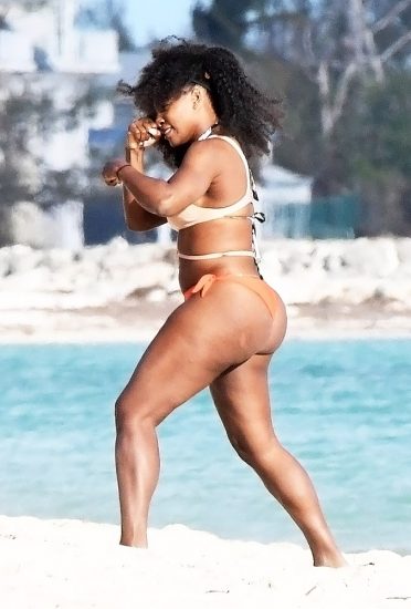 Serena Williams huge ass in bikini