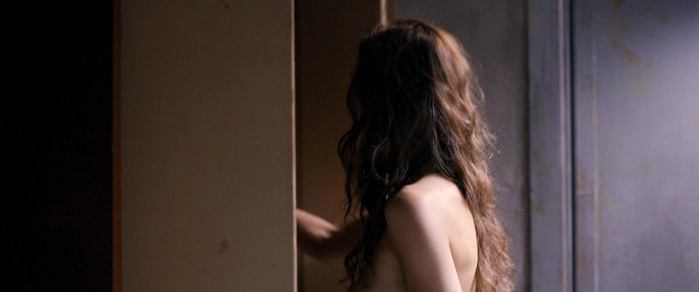 Sophie Skelton hot nude scene