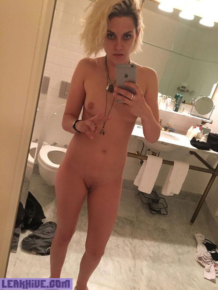 Kristen Stewart otra vez desnuda y un video XXX masturbandose 28