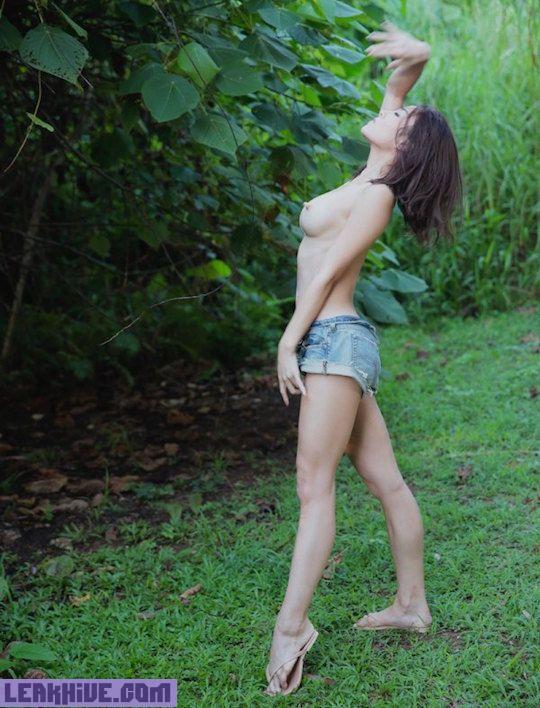Risa Izumi modelo japonesa que hace gimnasia desnuda 16