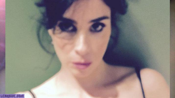 Sarah Silverman nude in leaked photos