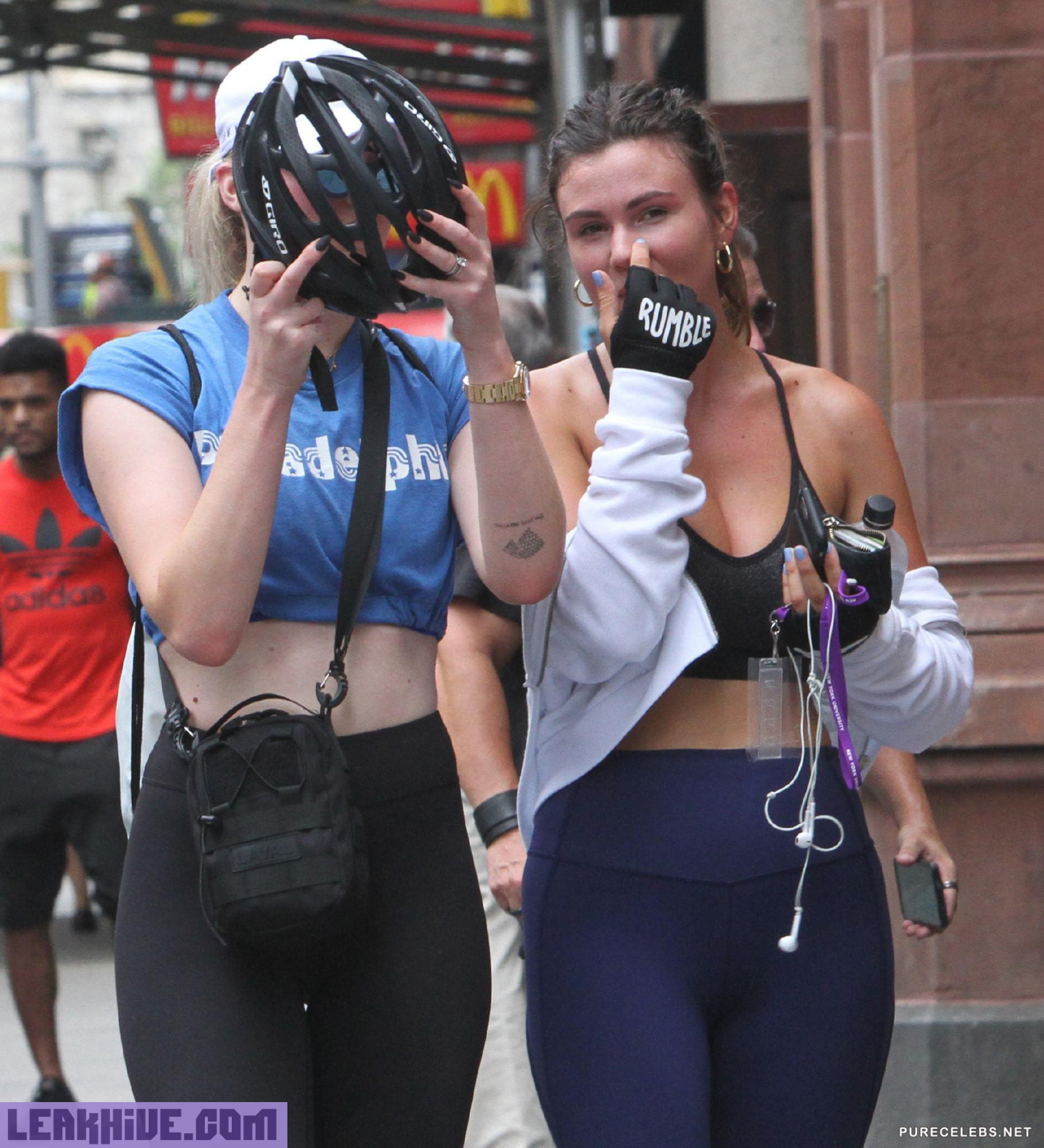Leaked Sophie Turner Paparazzi Tight Top & Pants Shots