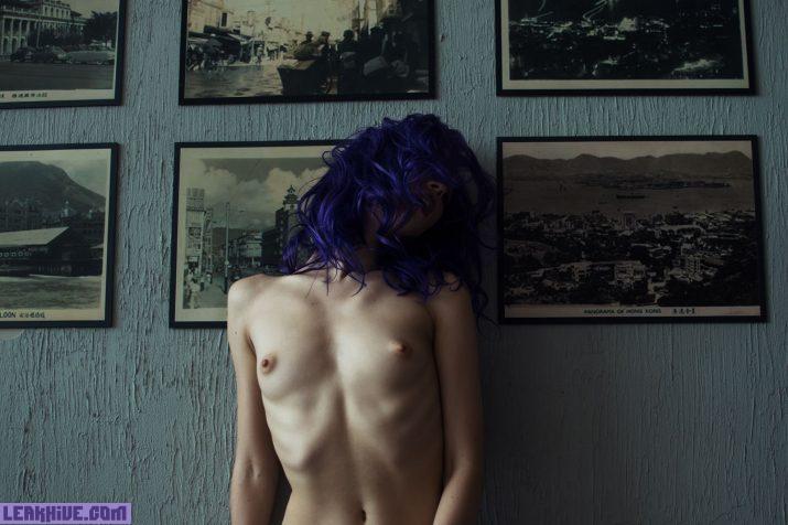 Anastasia Semerenko modelo rusa en un desnudo con el cabello azul 2