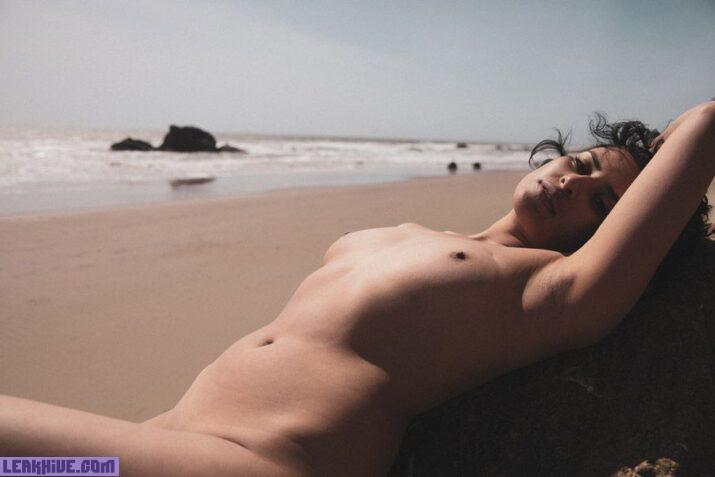 Desiree Yuzon desnuda modelo morena desnuda en la playa 1