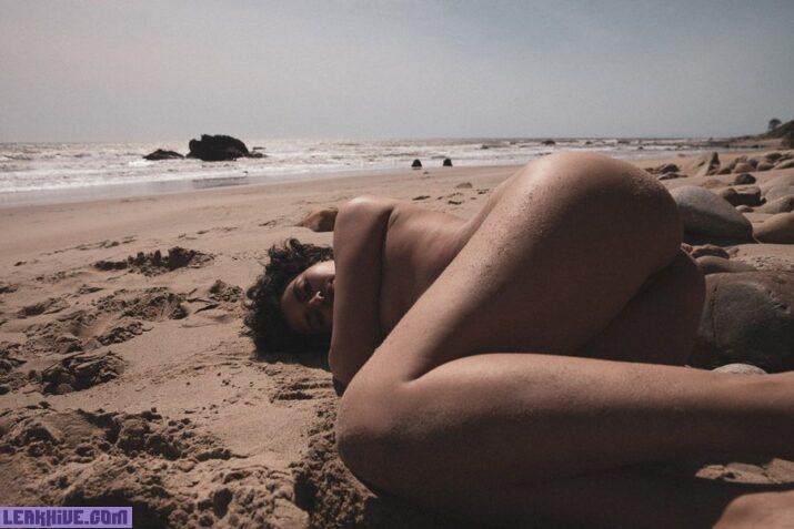 Desiree Yuzon desnuda modelo morena desnuda en la playa 3