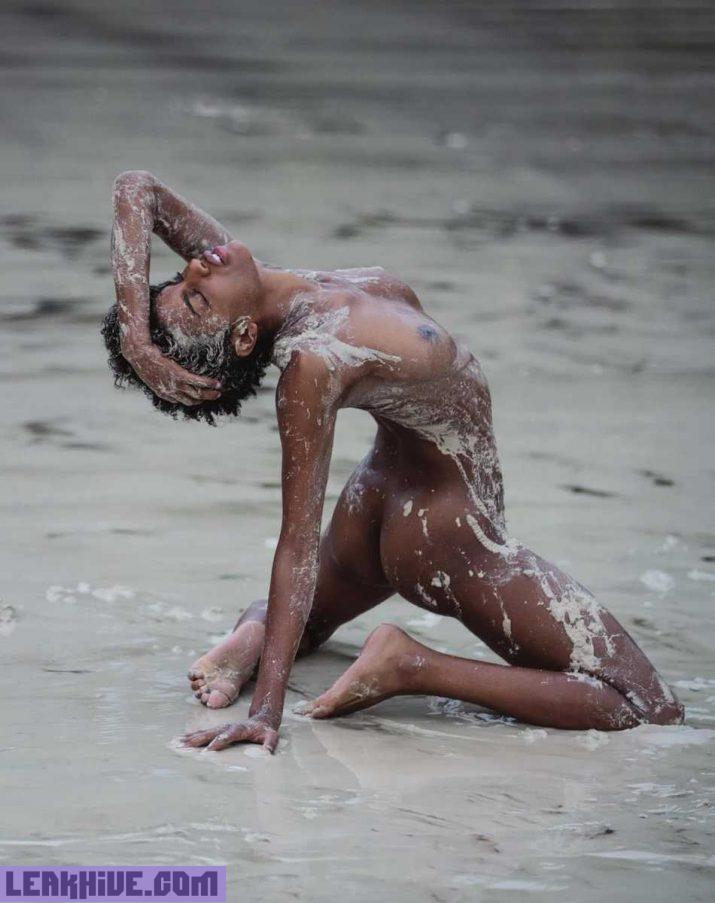 Ebonee Davis hermosa modelo desnuda para treats Magazine 17