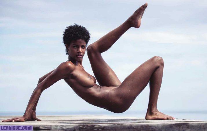 Ebonee Davis hermosa modelo desnuda para treats Magazine 2