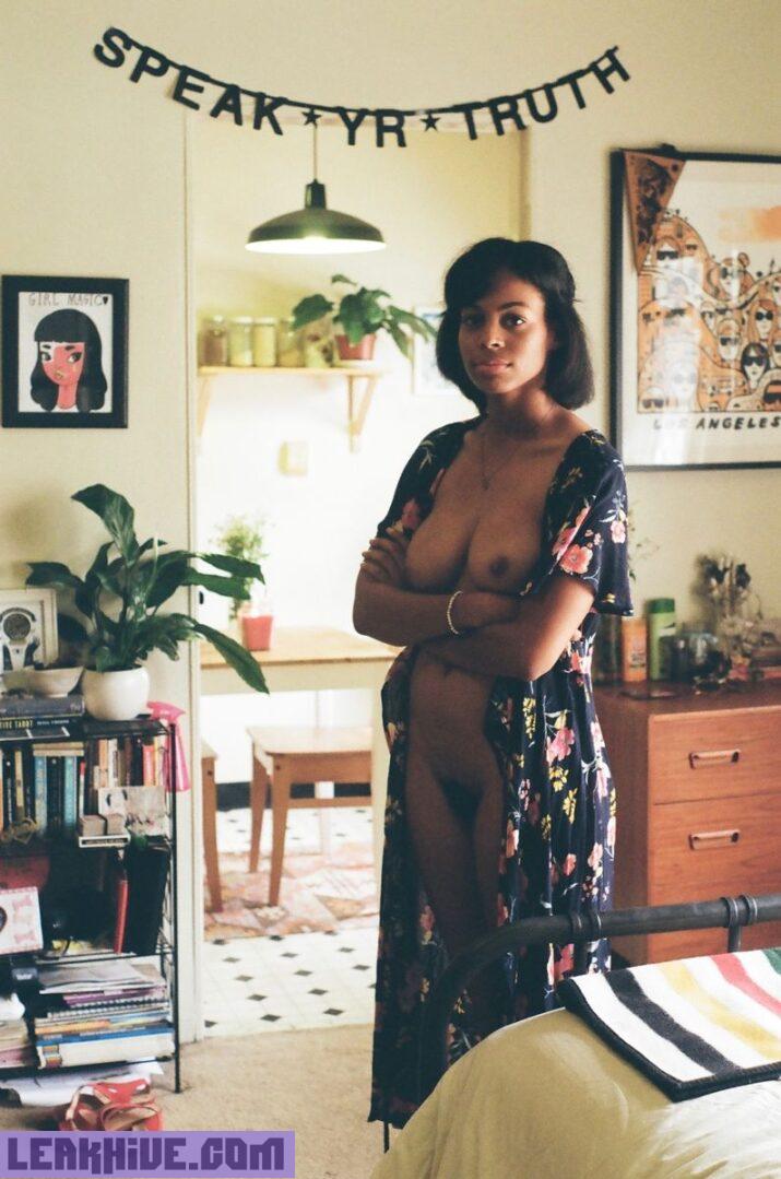 Erika Paget modelo negra con cuerpo natural desnuda 15