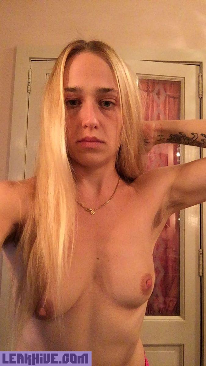 Jemima Kirke se hace fotos desnuda con su movil 2