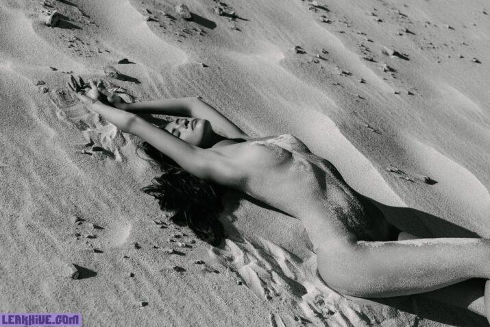 Leticia Guedes una sexy modelo brasilena desnuda 10