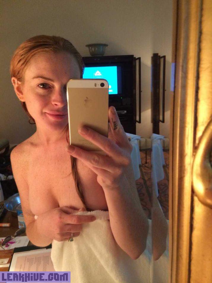 Lindsay Lohan mostrando sus tetas en fotos filtradas 2