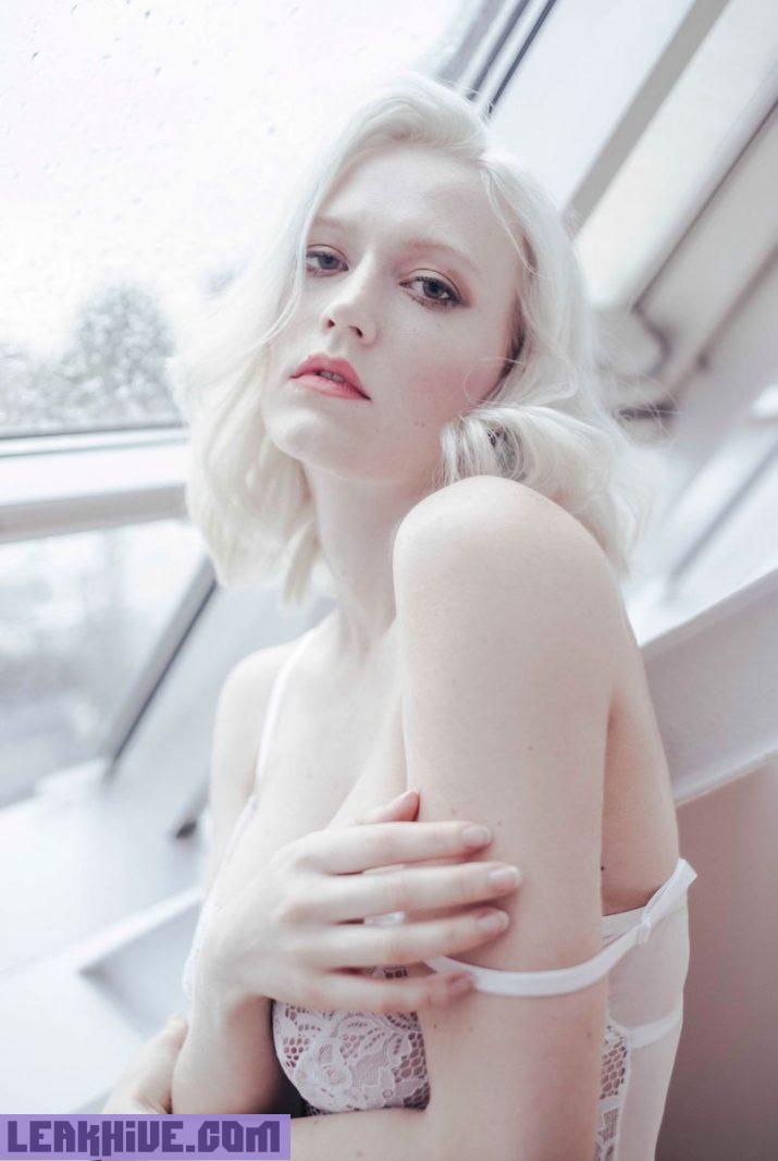 Luiza Conlaz modelo muy blanca y tetona desnuda 24