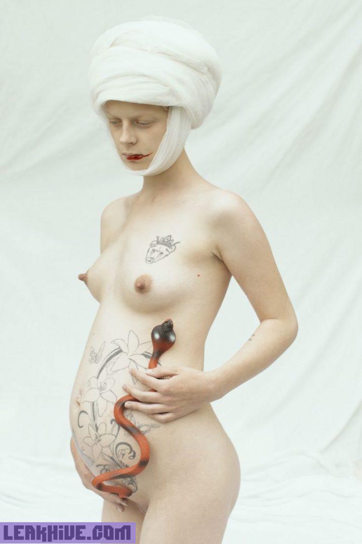 Maria Ommedal modelo embarazada desnuda 3