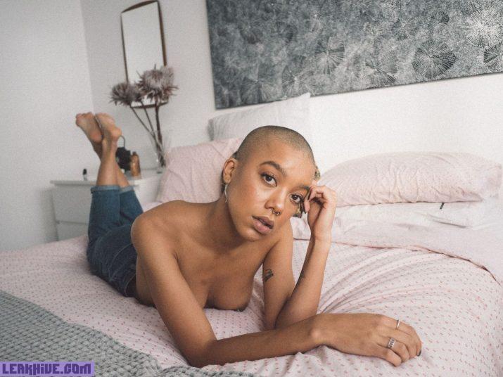 Sophie Khoza una divertida modelo negra desnuda 11