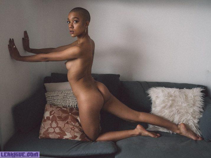 Sophie Khoza una divertida modelo negra desnuda 8