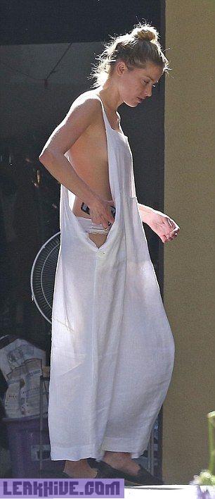Amber Heard pillada en topless en la playa 2