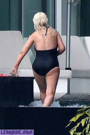 Christina Aguilera Sexy Hot Ass 23