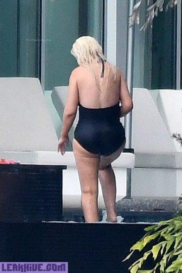 Christina Aguilera Sexy Hot Ass 24