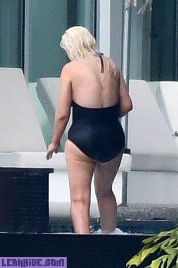 Christina Aguilera Sexy Hot Ass 26