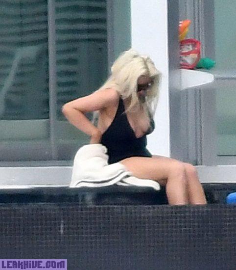 Christina Aguilera Sexy Hot Ass 33