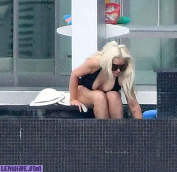 Christina Aguilera Sexy Hot Ass 34