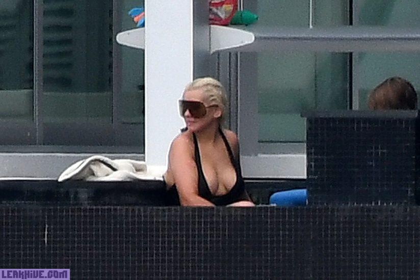 Christina Aguilera Sexy Hot Ass 36