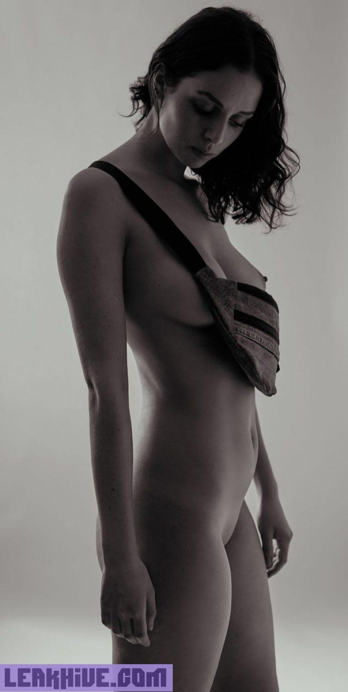 Camilla Andersen modelo con bellas tetas desnuda 7