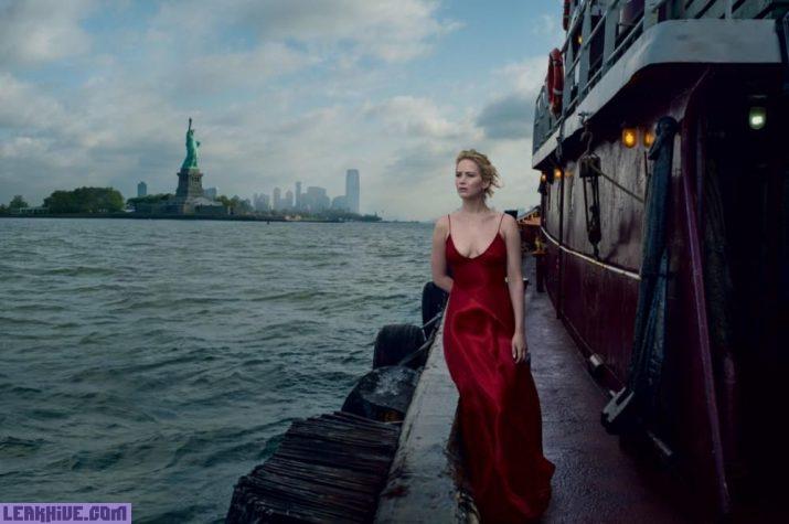 Jennifer Lawrence muy sexy en Vogue USA 2