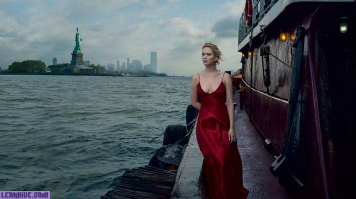 Jennifer Lawrence very sexy in Vogue USA